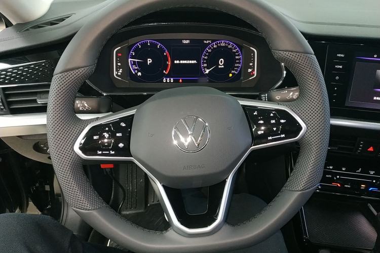 Used Volkswagen Passat 2024 380TSI Dragon Edition Steering Wheel