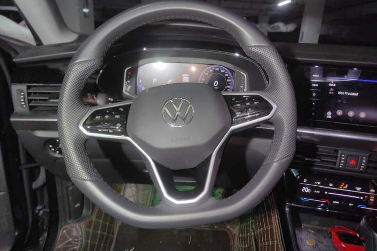Used Volkswagen Passat 2024 380TSI Dragon Edition Steering Wheel