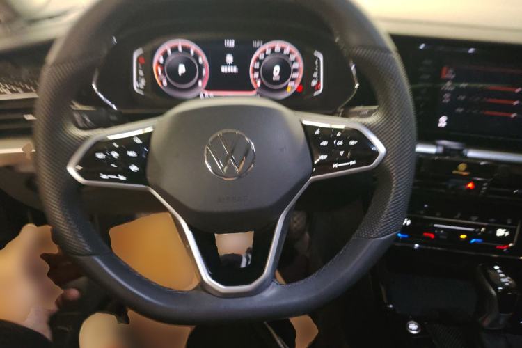 Used Volkswagen Passat 2024 380TSI Dragon Edition Steering Wheel