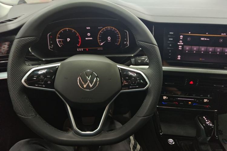 Used Volkswagen Passat 2024 380TSI Dragon Edition Steering Wheel