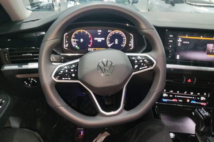 Used Volkswagen Passat 2024 380TSI Starry Dragon Edition Steering Wheel