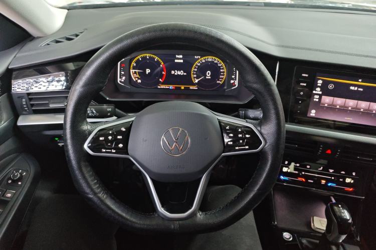 Used Volkswagen Passat 2024 380TSI Dragon Edition Steering Wheel