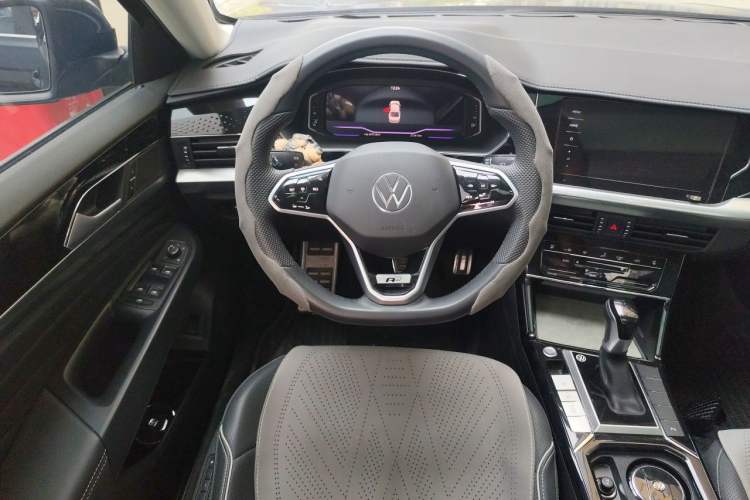 Used Volkswagen Passat 2024 330TSI Starry Elite Edition Steering Wheel