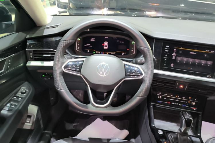 Used Volkswagen Passat 2024 380TSI Dragon Edition Steering Wheel
