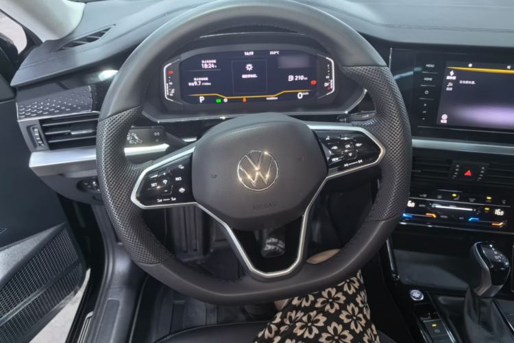Used Volkswagen Passat 2024 380TSI Starry Dragon Edition Steering Wheel