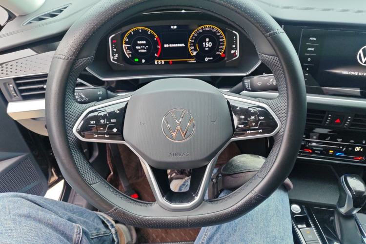 Used Volkswagen Passat 2024 380TSI Dragon Edition Steering Wheel