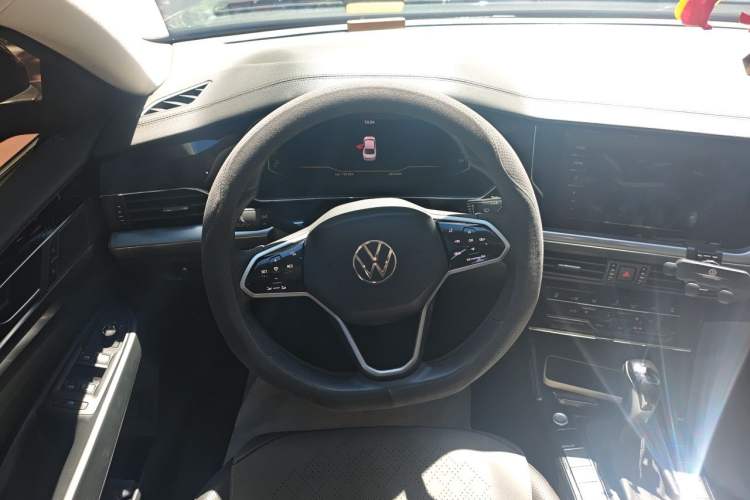 Used Volkswagen Passat 2024 380TSI Starry Dragon Edition Steering Wheel