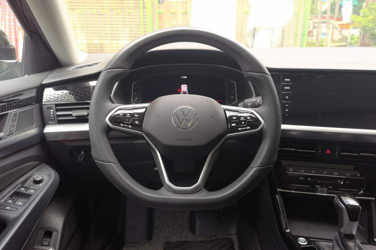 Used Volkswagen Passat 2024 380TSI Luxury Edition Steering Wheel