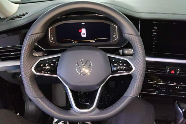Used Volkswagen Passat 2024 380TSI Dragon Edition Steering Wheel