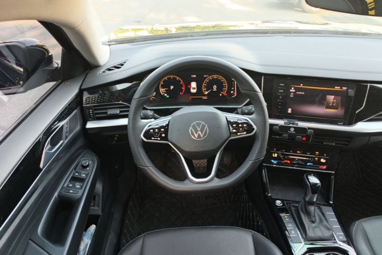 Used Volkswagen Passat 2024 380TSI Dragon Edition Steering Wheel