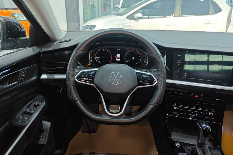 Used Volkswagen Passat 2024 330TSI Elite Edition Steering Wheel