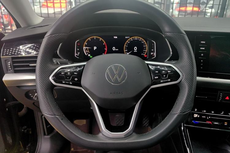 Used Volkswagen Passat 2024 380TSI Dragon Edition Steering Wheel