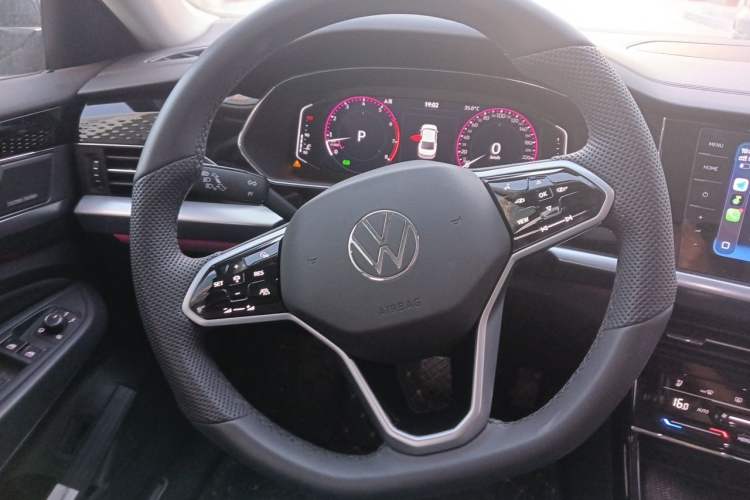 Used Volkswagen Passat 2024 380TSI Dragon Glory Edition Steering Wheel