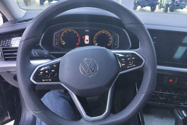 Used Volkswagen Passat 2024 380TSI Starry Dragon Edition Steering Wheel