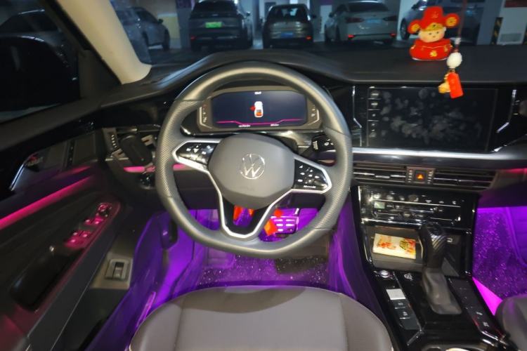 Used Volkswagen Passat 2024 380TSI Dragon Glory Edition Steering Wheel