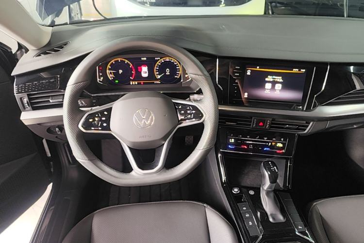 Used Volkswagen Passat 2024 380TSI Dragon Edition Steering Wheel