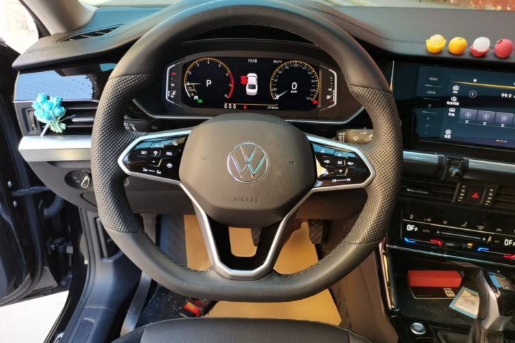 Used Volkswagen Passat 2024 330TSI Elite Edition Steering Wheel