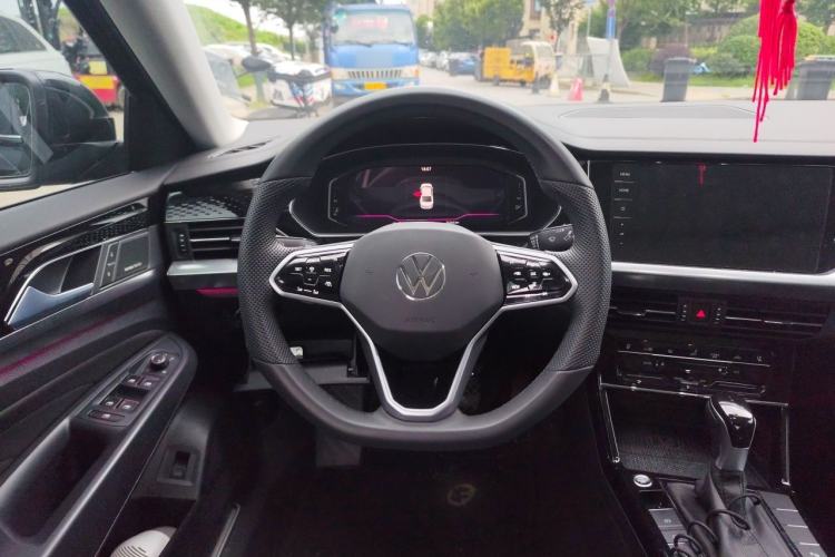 Used Volkswagen Passat 2024 380TSI Starry Dragon Edition Steering Wheel