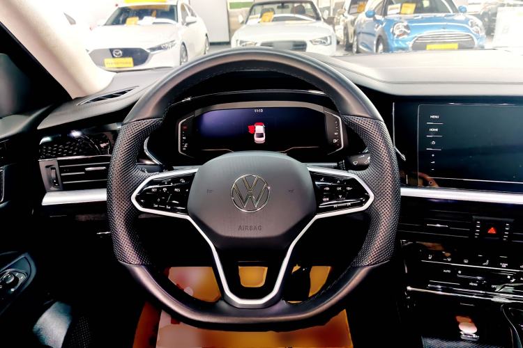 Used Volkswagen Passat 2024 380TSI Dragon Edition Steering Wheel