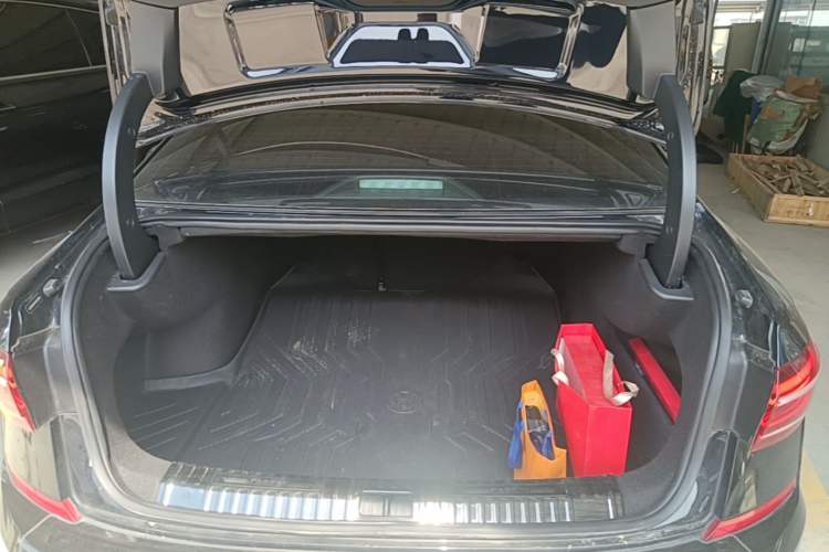 Used Volkswagen Passat 2024 330TSI Elite Edition Trunk