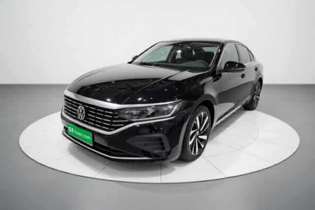 Ojetý Volkswagen Passat 2024 380TSI Elite Edition