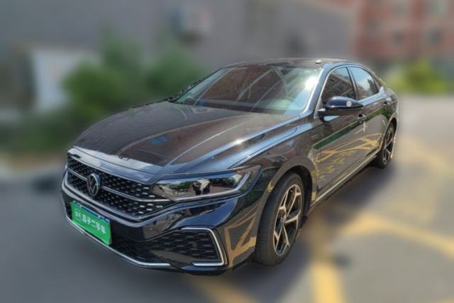 Ojetý Volkswagen Passat 2024 380TSI Starry Dragon Edition