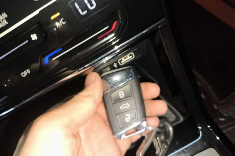 Used Volkswagen Passat 2024 380TSI Luxury Edition Vehicle Key
