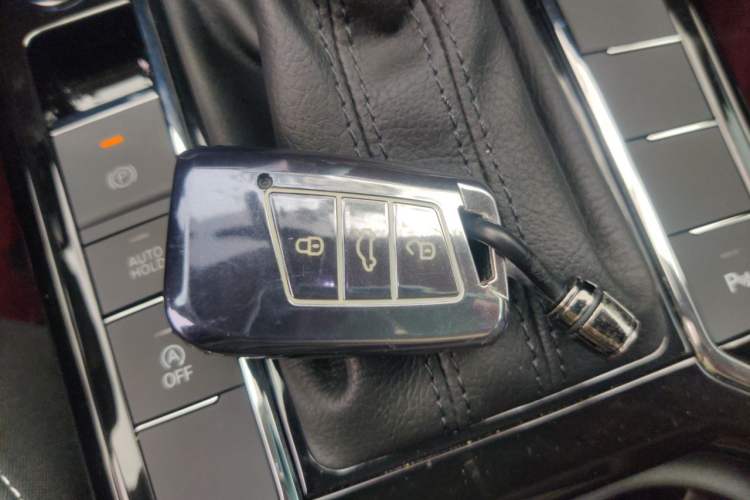 Used Volkswagen Passat 2024 330TSI Elite Edition Vehicle Key