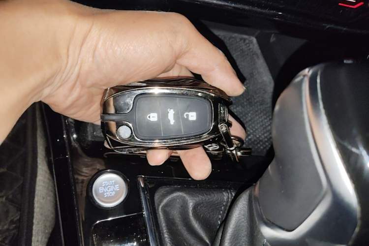 Used Volkswagen Passat 2024 330TSI Elite Edition Vehicle Key