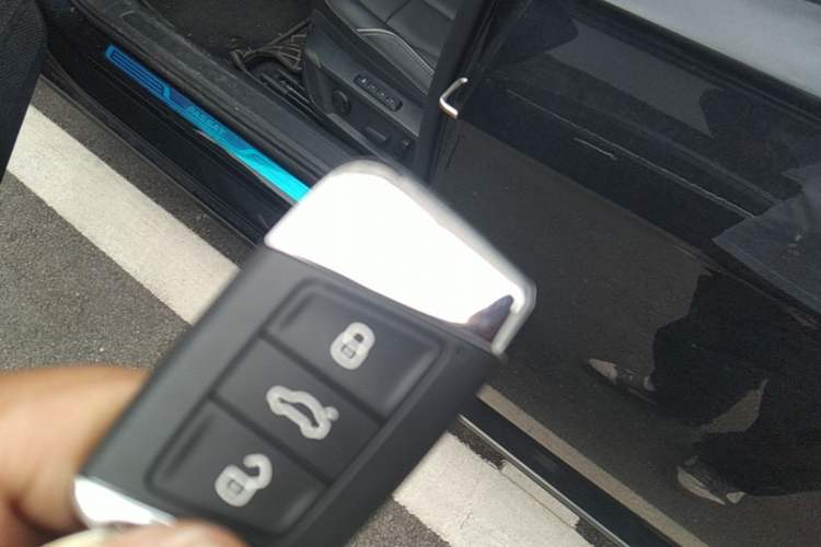 Used Volkswagen Passat 2024 330TSI Elite Edition Vehicle Key