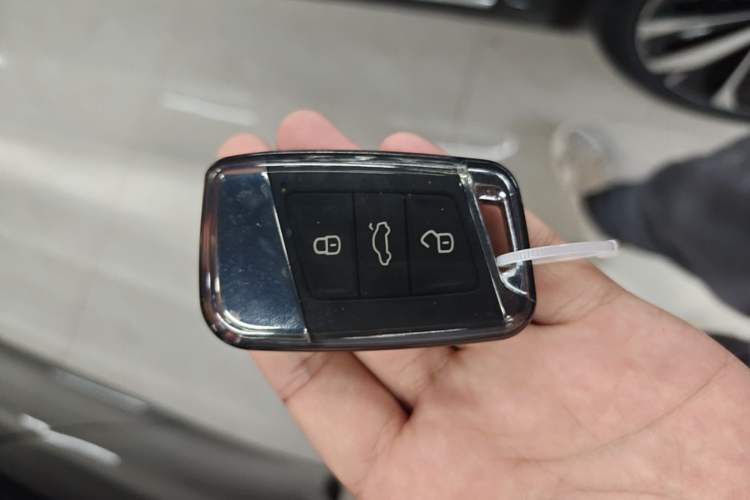 Used Volkswagen Passat 2024 380TSI Dragon Edition Vehicle Key