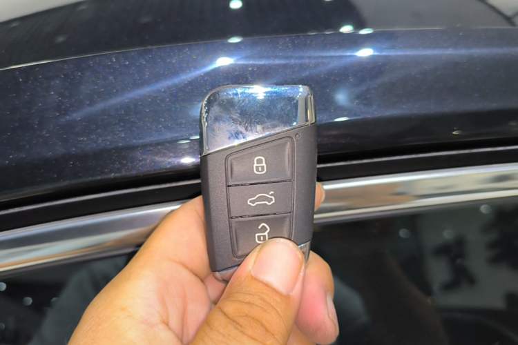 Used Volkswagen Passat 2024 380TSI Dragon Edition Vehicle Key