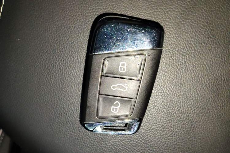 Used Volkswagen Passat 2024 380TSI Dragon Edition Vehicle Key