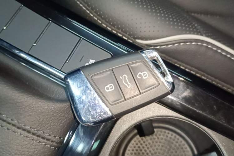 Used Volkswagen Passat 2024 380TSI Dragon Edition Vehicle Key