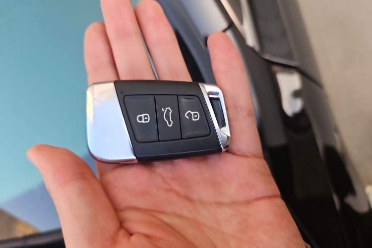Used Volkswagen Passat 2024 280TSI Business Edition Vehicle Key