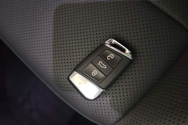 Used Volkswagen Passat 2024 380TSI Elite Edition Vehicle Key
