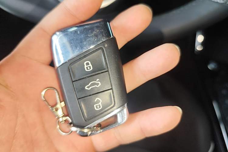 Used Volkswagen Passat 2024 380TSI Dragon Edition Vehicle Key