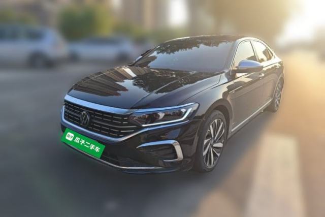 Ojetý Volkswagen Passat 2024 330TSI Elite Edition
