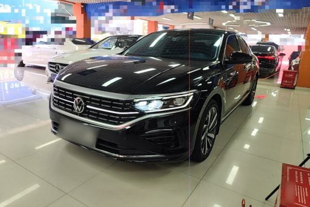 Ojetý Volkswagen Passat 2024 380TSI Luxury Edition
