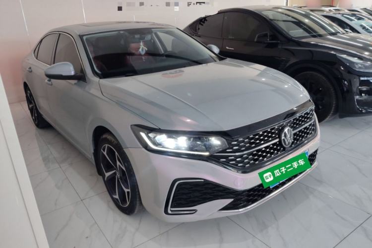 Used Volkswagen Passat 2024 380TSI Starry Elite Edition Front Right 45 Deg