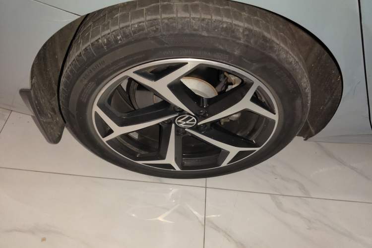 Used Volkswagen Passat 2024 380TSI Starry Elite Edition Right Rear Wheel Hub