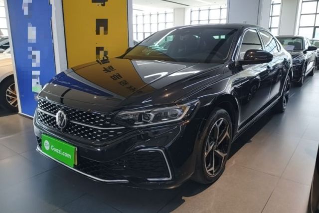 Ojetý Volkswagen Passat 2025 Outstanding Model 380TSI Starry Dragon Glorious Edition