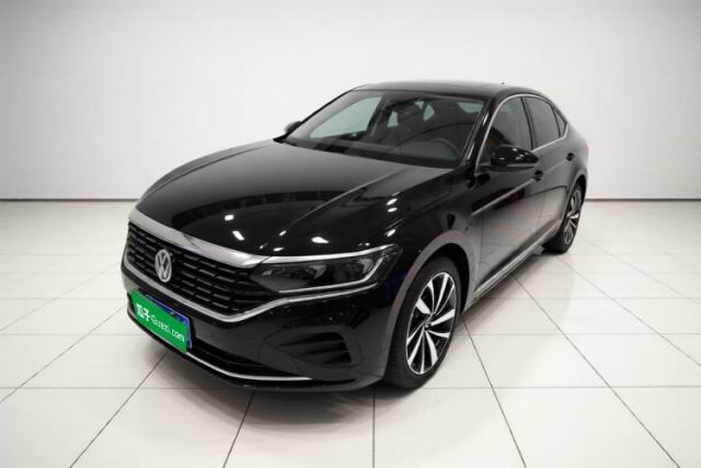 Ojetý Volkswagen Passat 2025 Premium Version 380TSI Dragon Edition