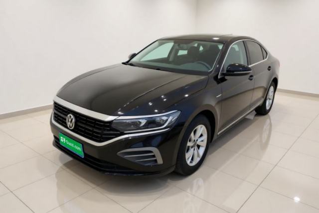 Volkswagen Passat 2025 Outstanding Model 280TSI Business Edition usado