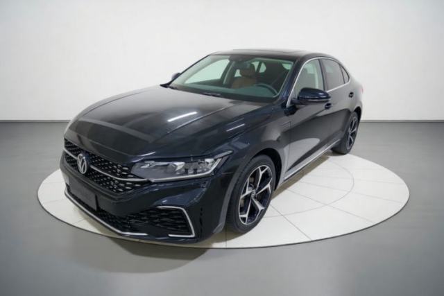 Volkswagen Passat 2025 Outstanding Model 330TSI Starry Elite Edition usado