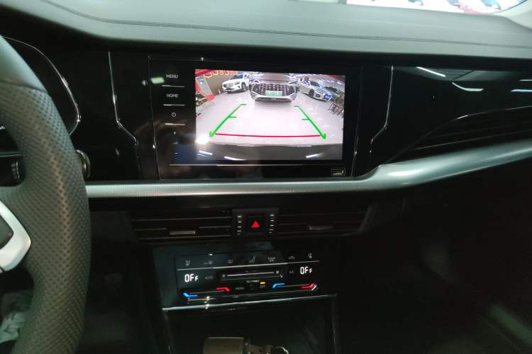 Used Volkswagen Passat 2025 Premium Version 380TSI Dragon Edition Audio And AC Panel