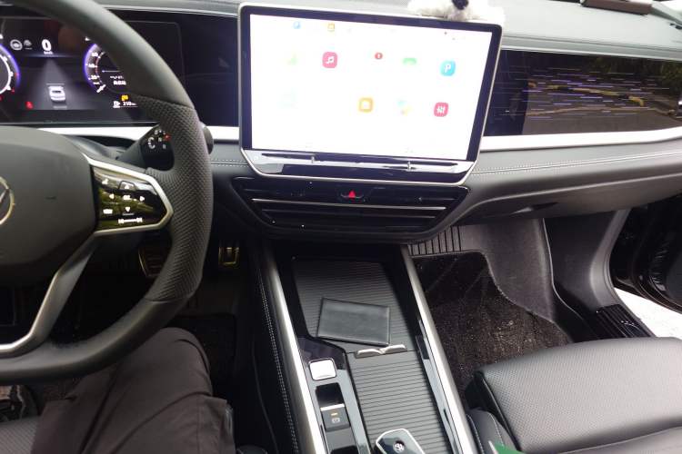 Used Volkswagen Passat 2025 Pro 380TSI Starry Dragon Edition Audio And AC Panel