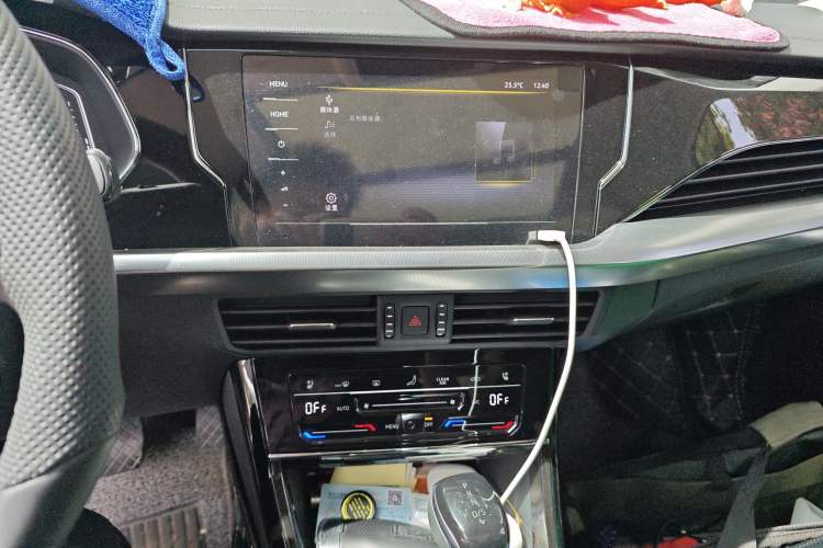 Used Volkswagen Passat 2025 Premium Version 380TSI Dragon Edition Audio And AC Panel