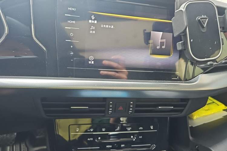Used Volkswagen Passat 2025 Premium Version 380TSI Dragon Edition Audio And AC Panel