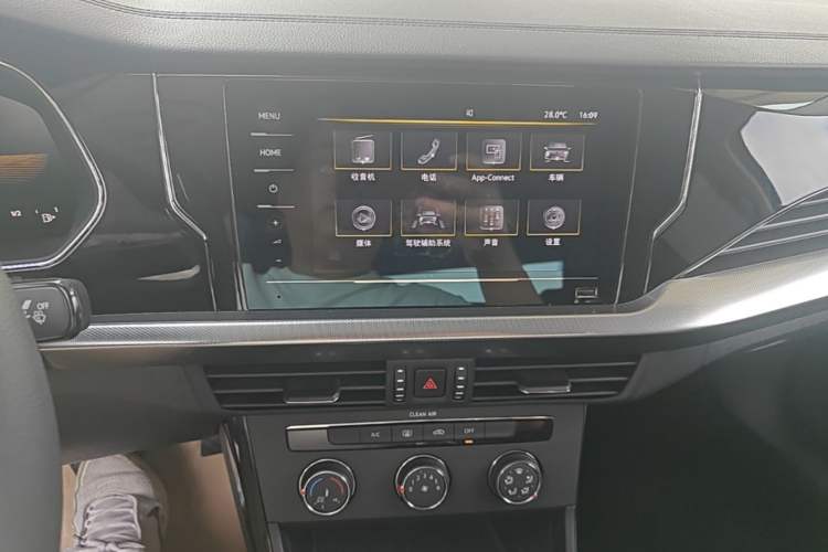 Used Volkswagen Passat 2025 Outstanding Model 280TSI Business Edition Audio And AC Panel